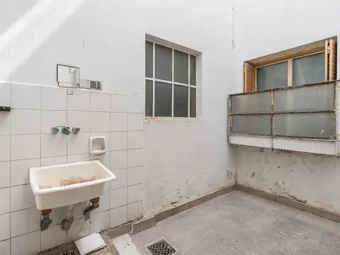 Departamento en Caballito - 3 ambientes en planta baja con cochera - apto profesional