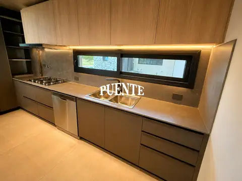 Casa en Alquiler de 4 dormitorios