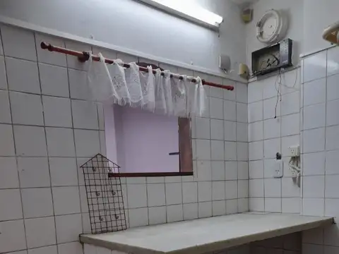 ALQUILER- CASEROS LOCAL COMERCIAL 25 M2 A MTS. DE LISANDRO DE LA TORRE