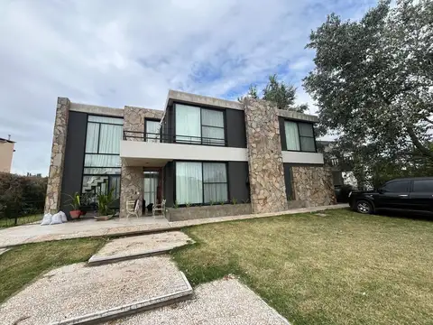 Casa en Venta en Haras Santa Maria, USD 399.000