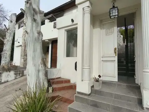 Casa 5 ambientes con 4 baños