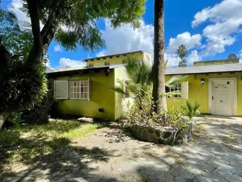 Casa quinta en venta - 3 dormitorios 3 baños - 2200mts2 - Los Hornos