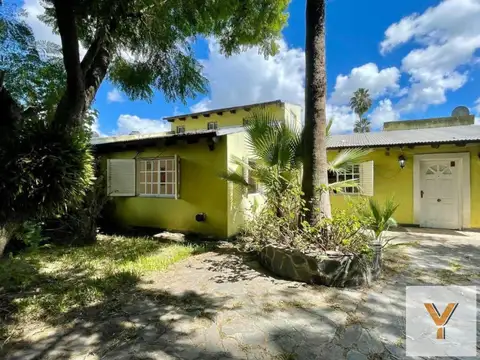 Casa quinta en venta - 3 dormitorios 3 baños - 2200mts2 - Los Hornos