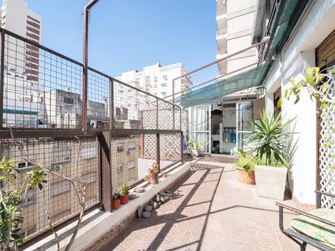 Venta Departamento 4 ambientes Luminoso Frente Gran Balcón terraza Cochera Baulera Flores