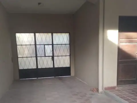 Casa 4 Amb con Patio solo COMERCIAL