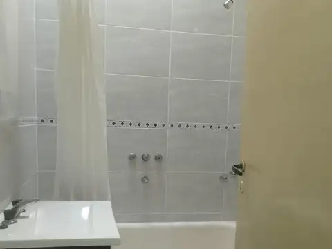 Casa en Alquiler en Hurlingham, $ 1.400.000