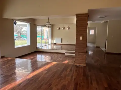 Casa en Alquiler en Lomas de la Carolina, USD 3.000