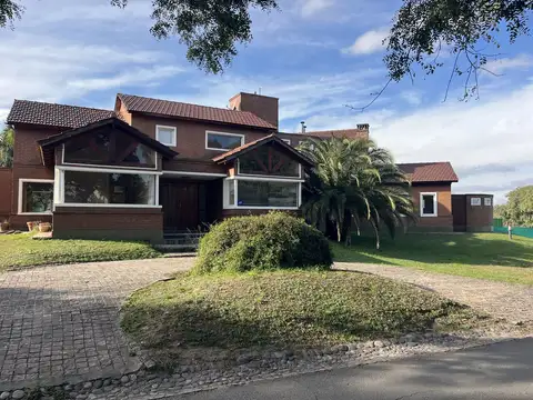 ALQUILO CASA LOMAS DE LA CAROLINA