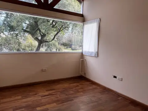 Casa 6 ambientes con 4 baños