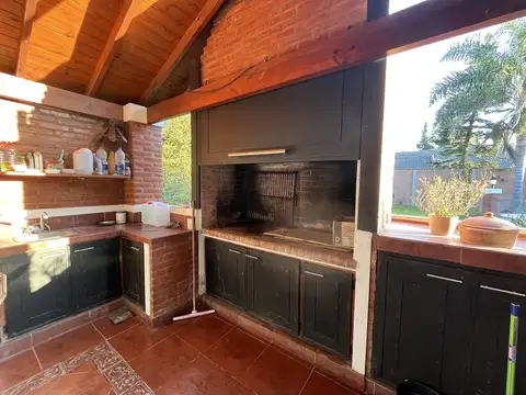 Casa 5 ambientes con 1 baño