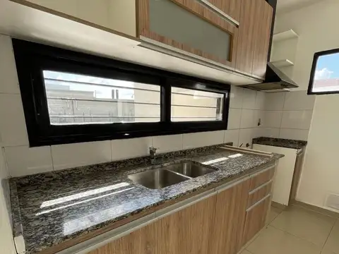 CASA EN VENTA EN ROLDAN 2 DORMITORIOS CON PILETA