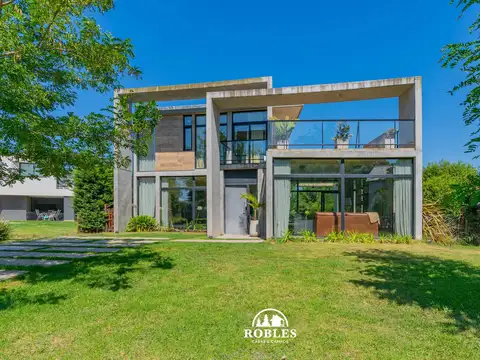 Casa estilo moderno en el barrio Arenas del Sur