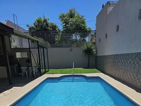 VENTA CASA 3 AMB CON PILETA  QUINCHO Y  COCHERA