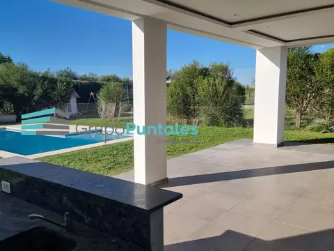 Casa en Venta con 2 cocheras