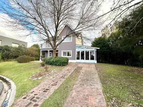 VENTA CASA  4 AMBIENTES  PISCINA OMBUES DE HUDSON