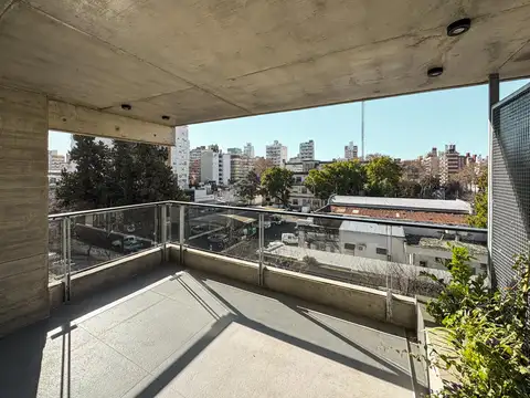 Departamento de 2 dormitorios con radiadores, balcón y amenities