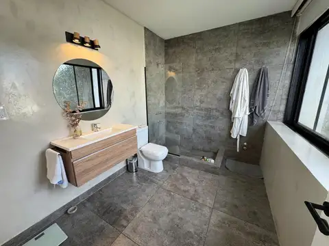 Casa 4 ambientes con 3 baños