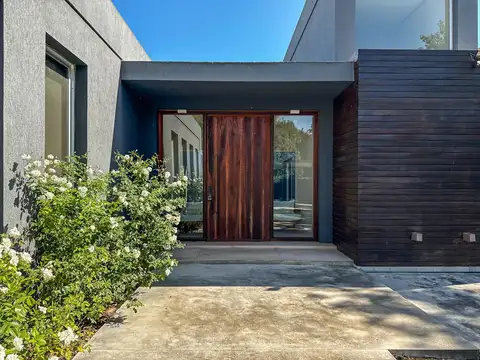 Casa 5 ambientes con 5 baños