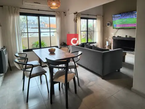 Casa 4 ambientes con 2 baños