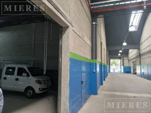 Debenedetti  al 3800 - Depósito de 540mts2 Sobre Colectora - Olivos