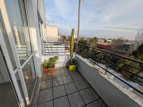 Alquiler Monoambiente/ Dos ambientes   Amplio  45m 2  Super luminoso Balcón Vista abierta