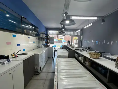 FONDO DE COMERCIO DE HELADERIA FRENTE A LA PLAZA PRINCIPAL EN VENTA, GENERAL LAS HERAS