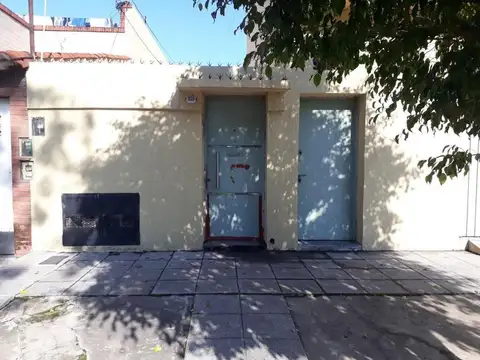 P.H. 3 AMBIENTES EN P.B. ENT. INDPTE. PATIO Y POS.COCHERA