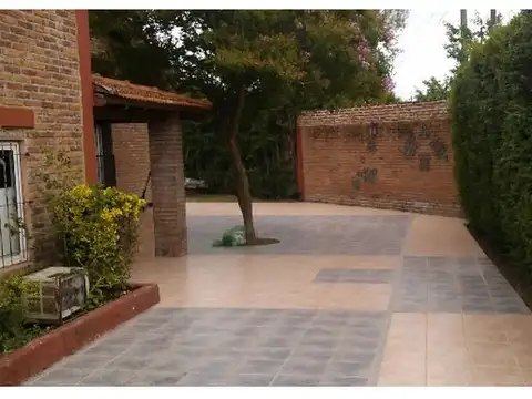 Casa 6 ambientes con 2 baños