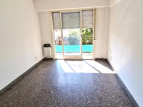 Departamento dos ambientes con balcón- En Alquiler