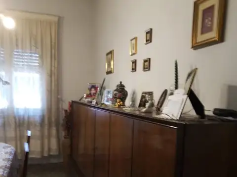 Casa 7 ambientes con 2 baños
