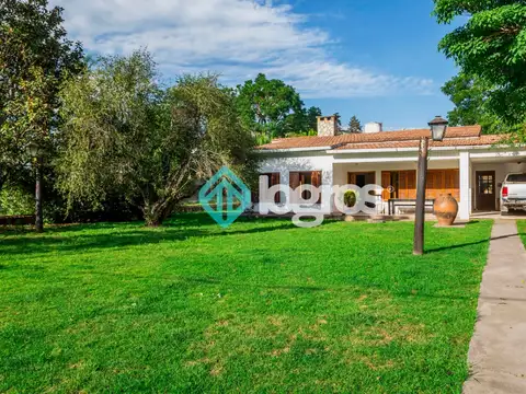 Casa 7 ambientes con 2 baños
