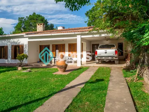 Casa en Venta con 2 cocheras