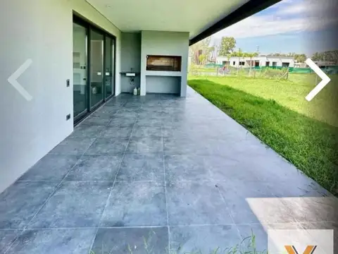 Casa en venta - 4 Dormitorios 3 Baños - Cochera - 190Mts2 - Canning