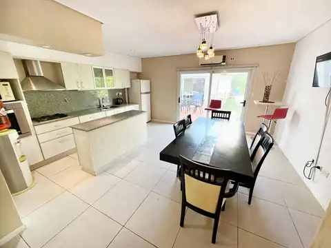 Casa en Venta en Monte Grande, USD 199.000