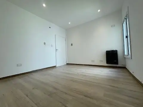 EXC MONO- AMBIENTE SIN EXP, PISO 1° X ESC, TODO RECICLADO A NUEVO A PASOS DE AV JB JUSTO OPORTUNIDAD