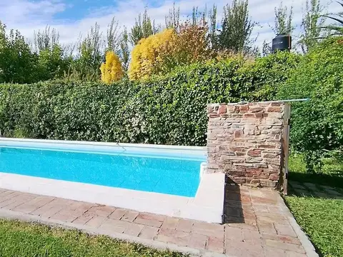 Alquiler de Casa con Pileta en Lunlunta, Maipú