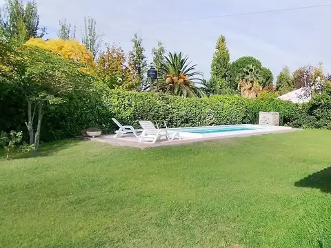 Casa en Alquiler con 1 cochera