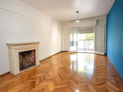 3 ambientes al frente con balcón en edificio de baja densidad, oportunidad para reciclar