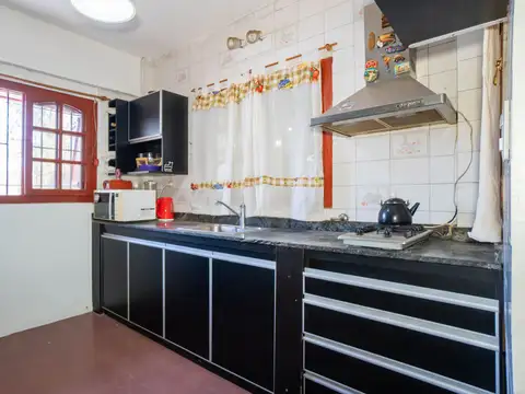 Casa en venta La Hermosura. 2 dormitorios y parque
