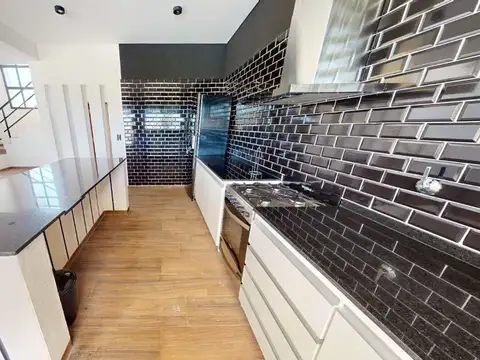 Casa 5 ambientes con 3 baños