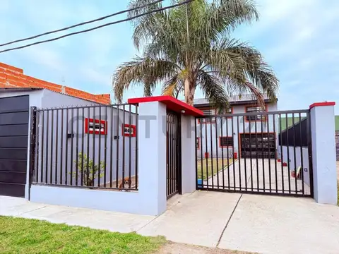 Casa  en Venta de 4 dormitorios,  8 ambientes, con parque, pileta en ruta 11 entre 94 y 94bis de La