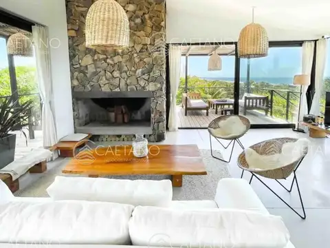 Casa 5 ambientes con 3 baños