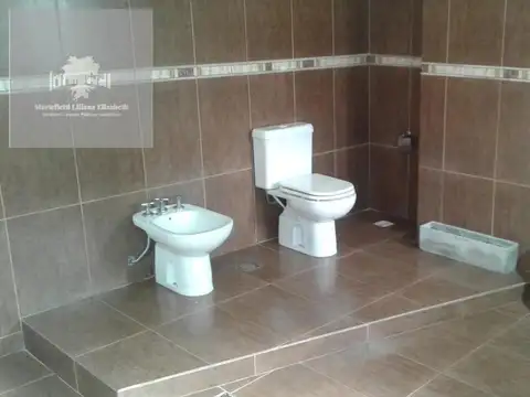 Casa 5 ambientes con 2 baños