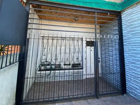 CASA EN VENTA - CASTELAR NORTE