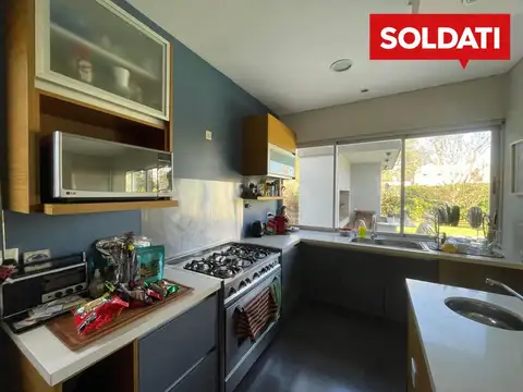 Casa en Venta con 4 cocheras