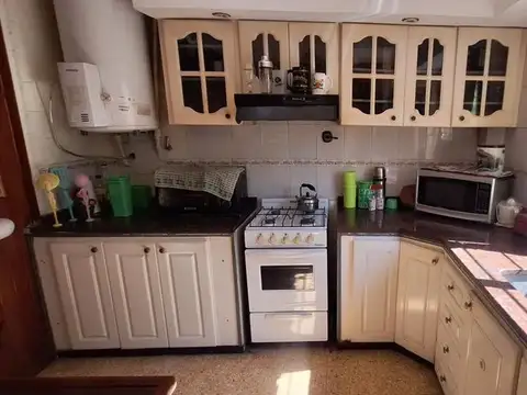 VENTA CASA CHALET 5 AMBIENTES  COCHERA