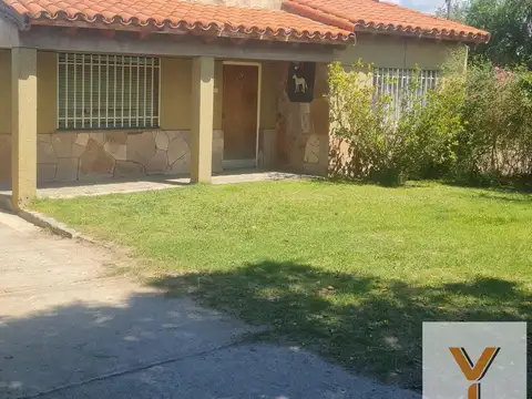 Casa en venta - 3 Dormitorios 1 Baño - 850Mts2 - Tupungato