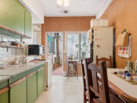Casa 9 ambientes con 2 baños