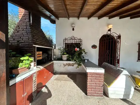 CASA QUINTA EN VENTA CON DEPARTAMENTO Y GALPON