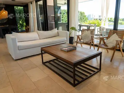 Casa en Venta con 6 cocheras